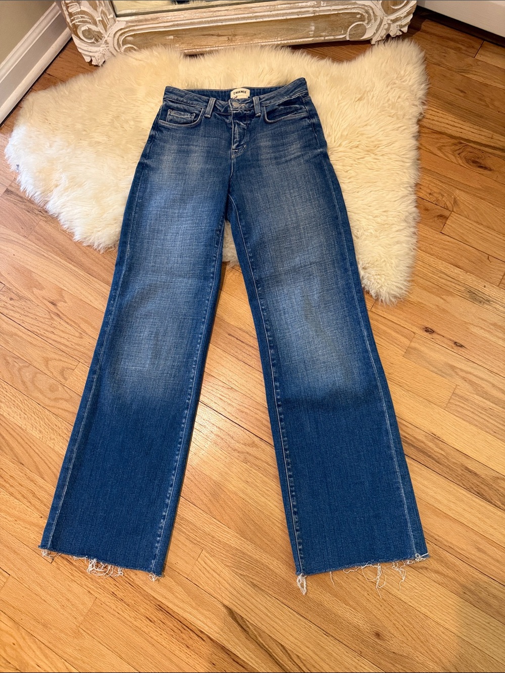 L'AGENCE Wide-Leg Jeans in Medium Blue Wash